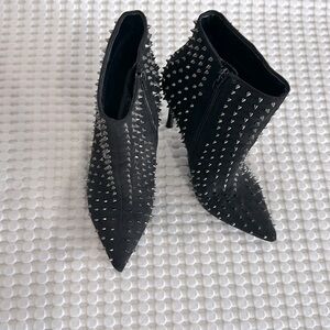Steve Madden Women’s Size 8M Black Studded Booties